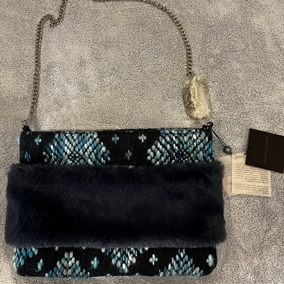 Crossbody or clutch with handwarmer - Picture 1 of 10
